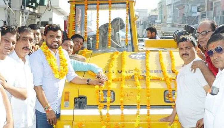 Sonipat: MLA Devendra Kadian dedicated sweeping machines to the public.